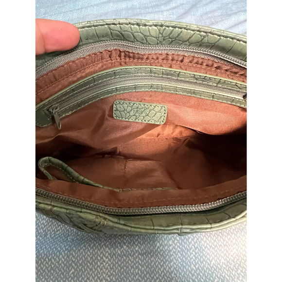 APT 9 light green faux alligator clutch purse 8" x 10" - Picture 2 of 5